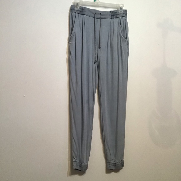 Aritzia Azure Skies Los Feliz Joggers Drawstring joggers with pockets - Picture 3 of 5